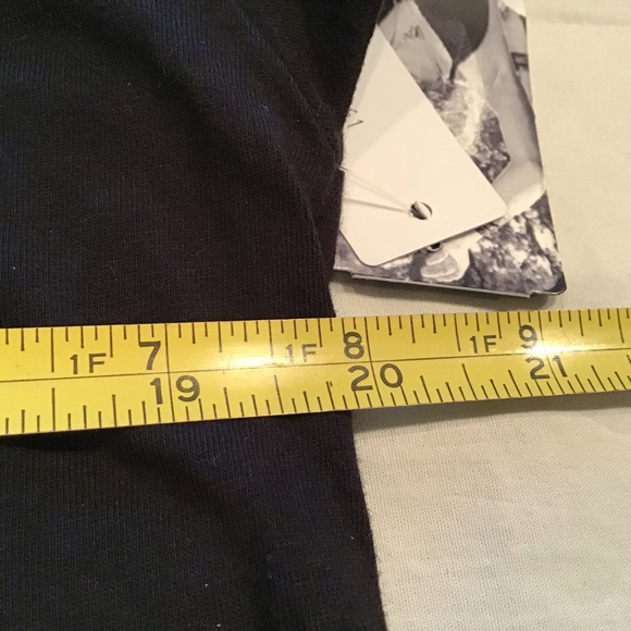 HARD ROCK HOTEL NWT Vegas GRAPHIC T-shirt Medium - Picture 7 of 8